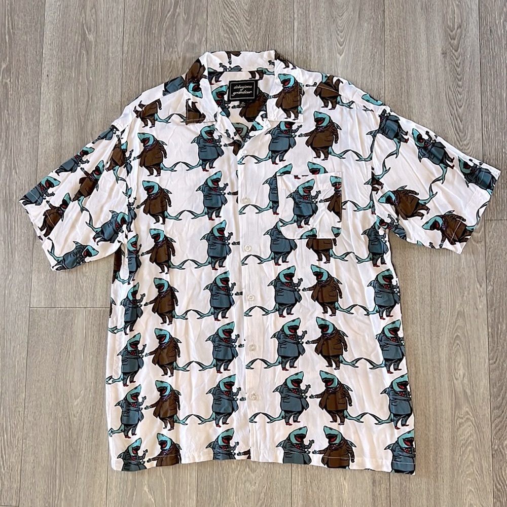 Delusions Of Grandeur sharks in suits button down shirt men’s sz M